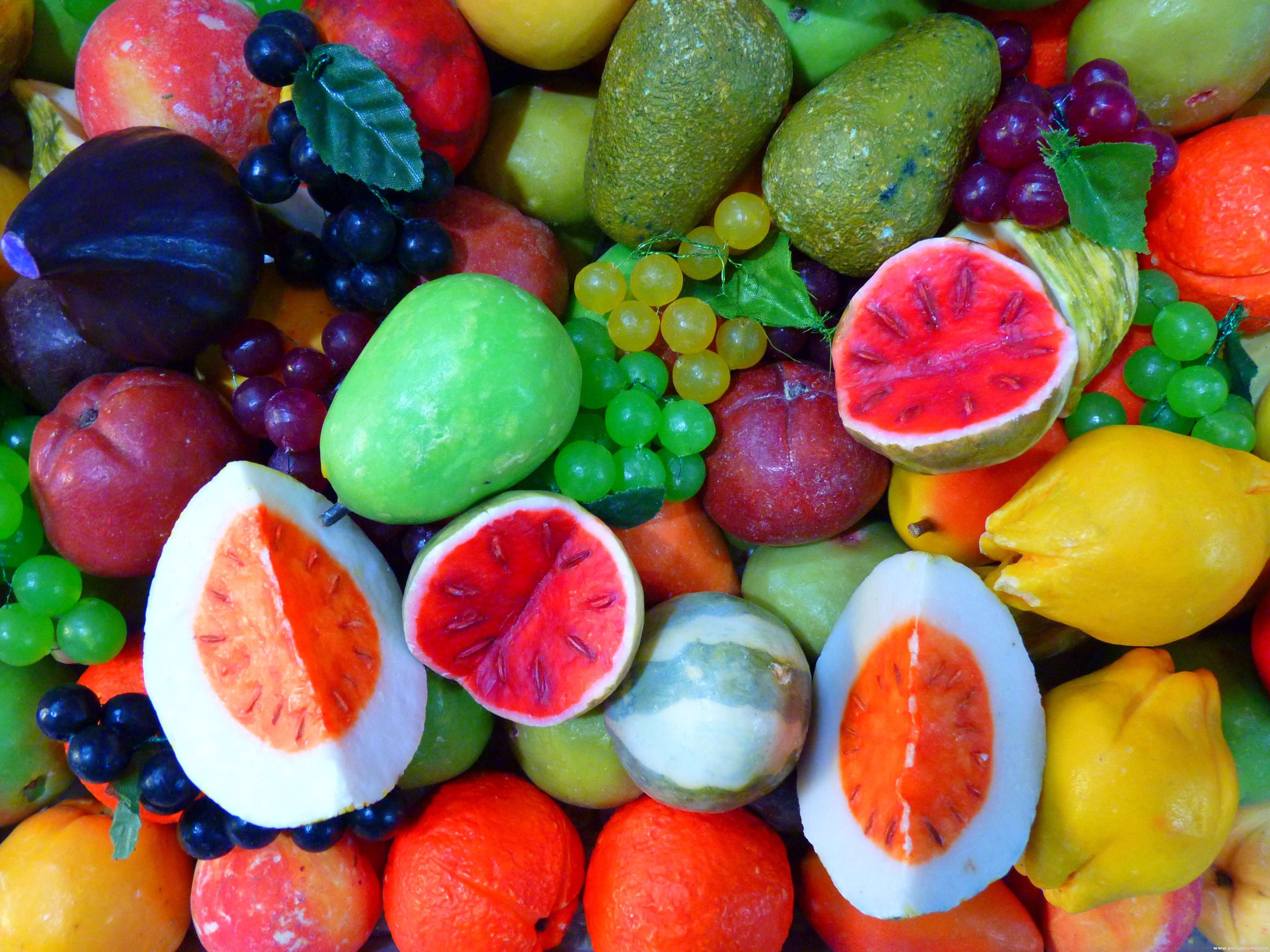 red-yellow-and-green-fruits-68525.jpg